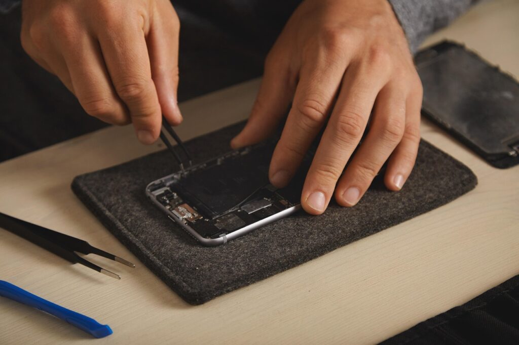 technician, repair, service, telephone, technology, mobile, phone, cellphone, electronic, work, smartphone, cellular, industry, wireless, broken, damage, device